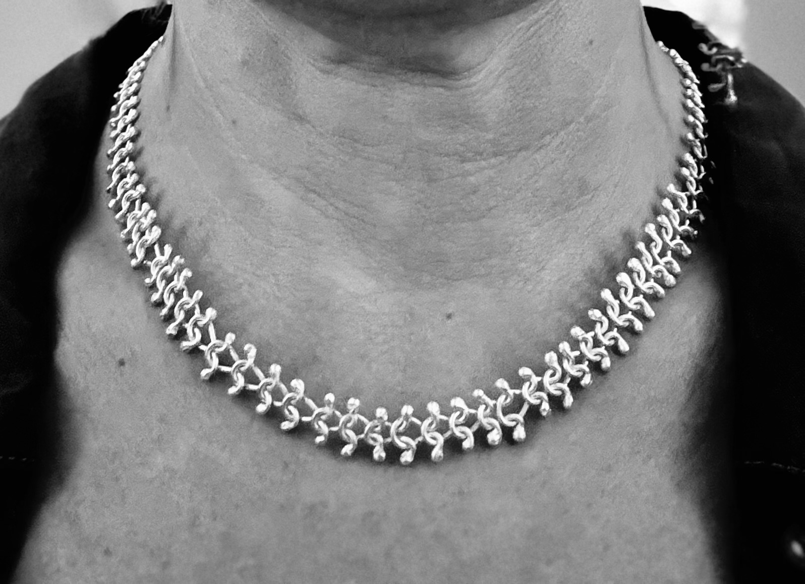 Lace necklace product photo